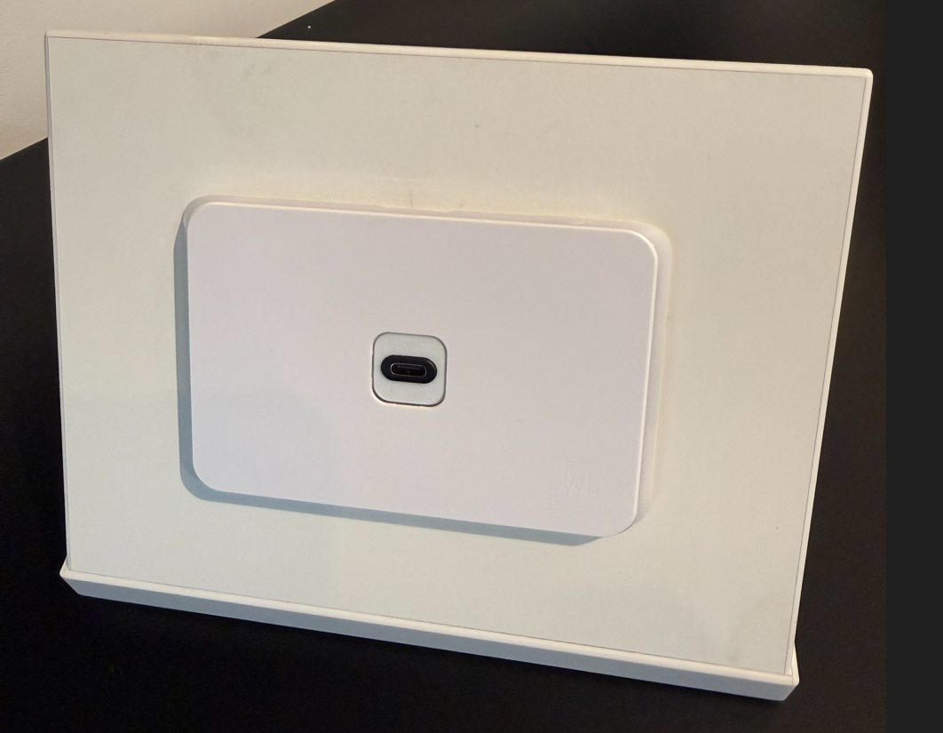 Palinka USBC Wall Plate Kit White - LWRA-USBC-WPMECH-K